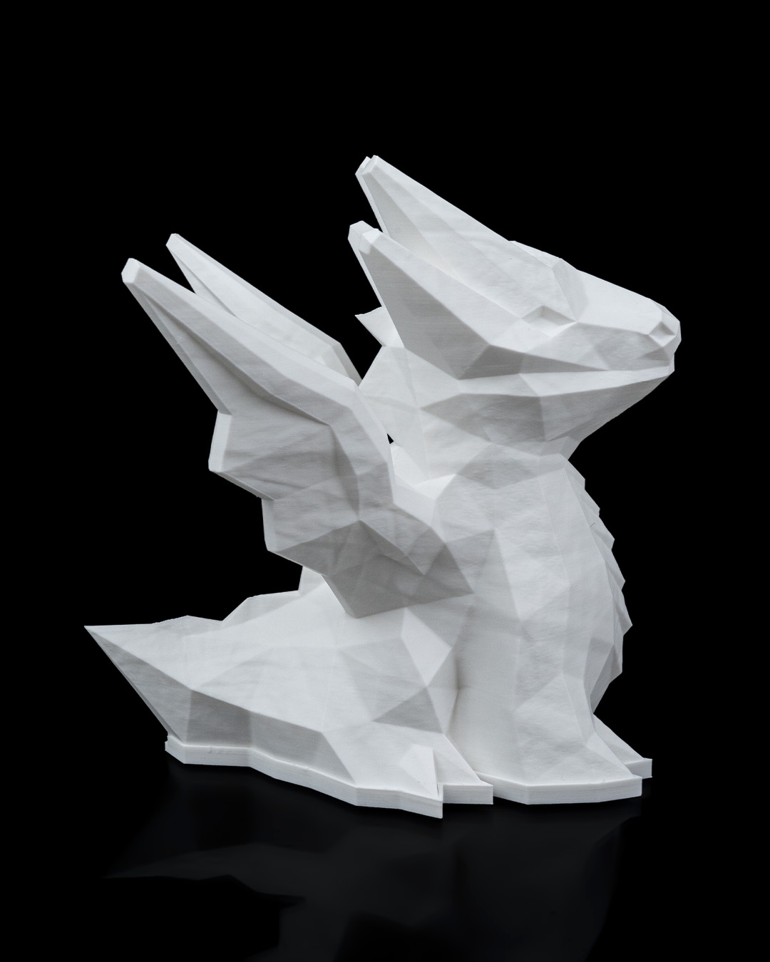 Işığı kapalı Low Poly Dragon Masa Lambası, ön yan tasarım detayı