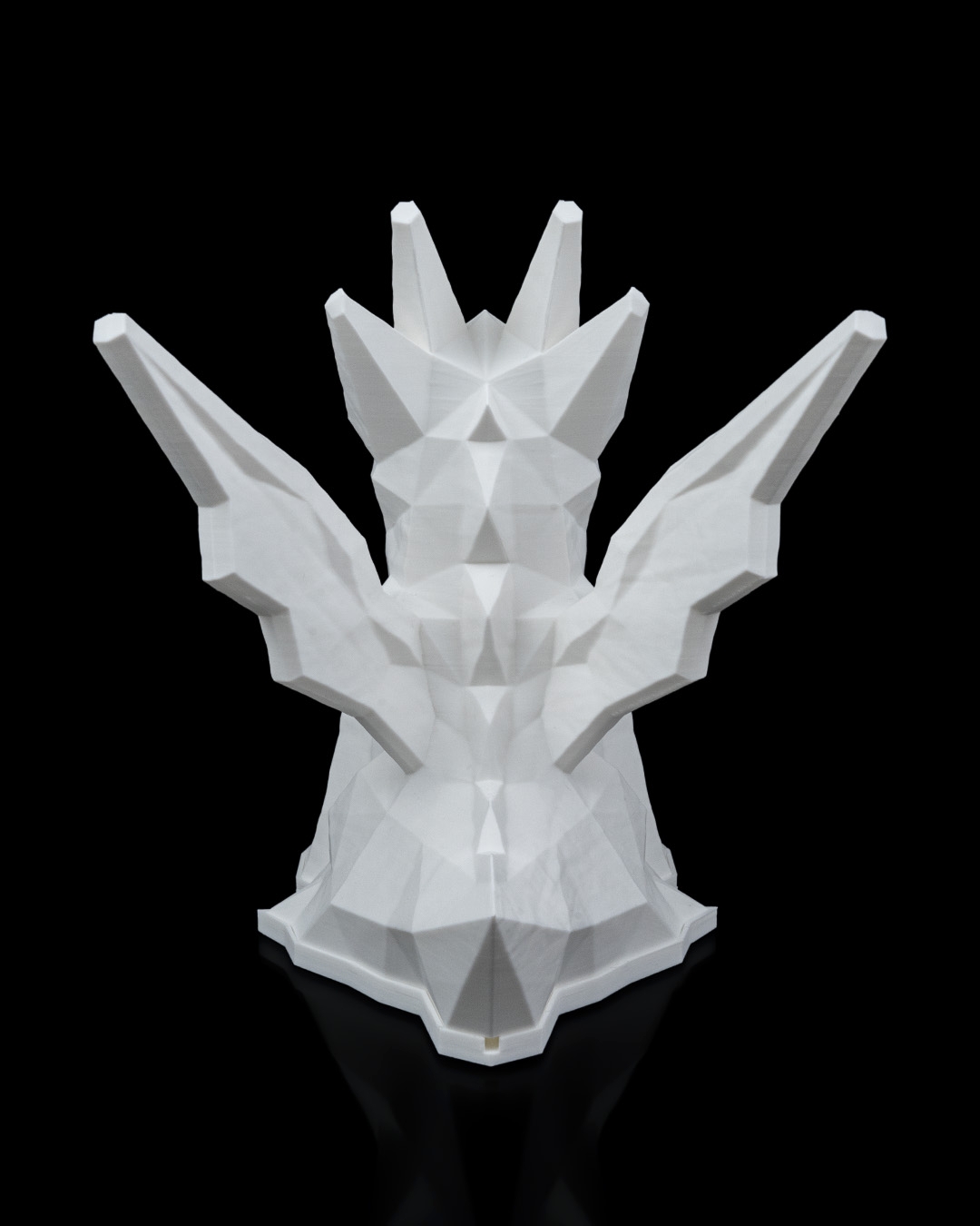 Işığı kapalı Low Poly Dragon Lamba, arka görünüm ve taban