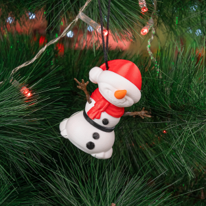 renkli-pla-3d-baski-kardan-adam-figuru-kis-konsepti