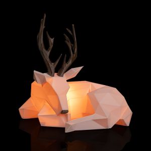 Low poly geyik masa lambası LED ışıklı 3D baskı ön görünüm.