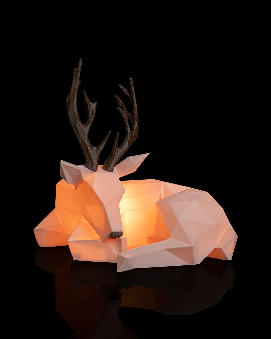 Low poly geyik masa lambası LED ışıklı 3D baskı ön görünüm.