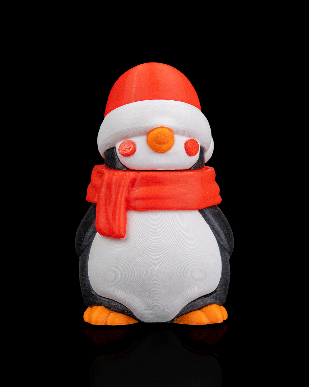 3D baskı valizli ve atkılı gezgin penguen yılbaşı süsü ön görünüm.